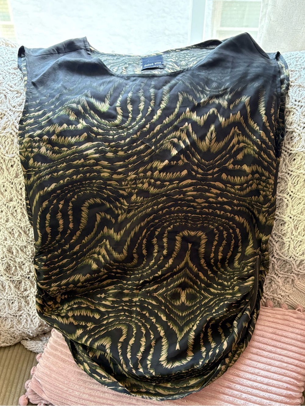 Dolce Vita Black & Gold Tiger Printed Women’s Top 100% Silk - Medium - Side Zips